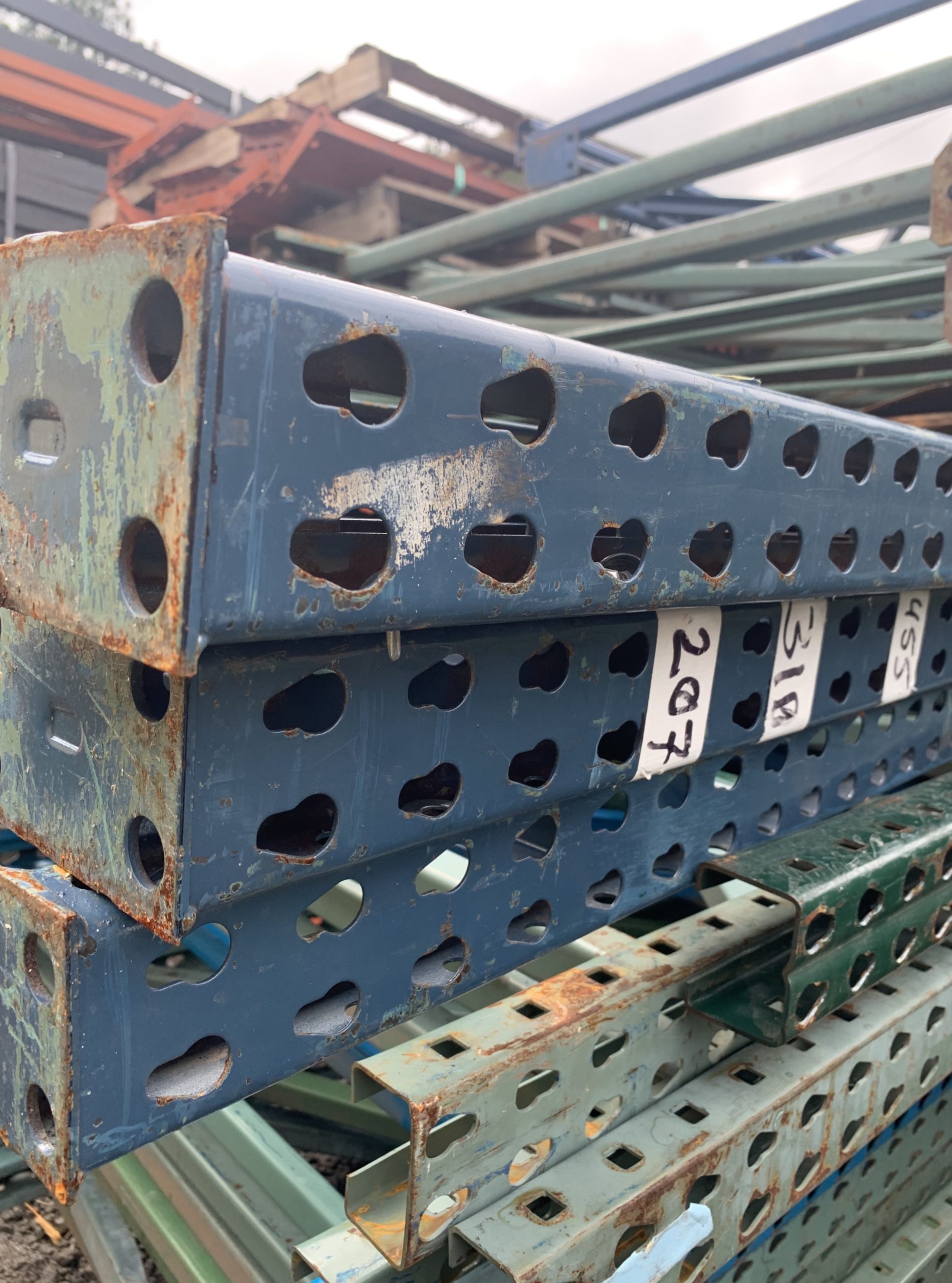 Used Teardrop Pallet Racking System: Durable And Cost-Effective Storage Solution